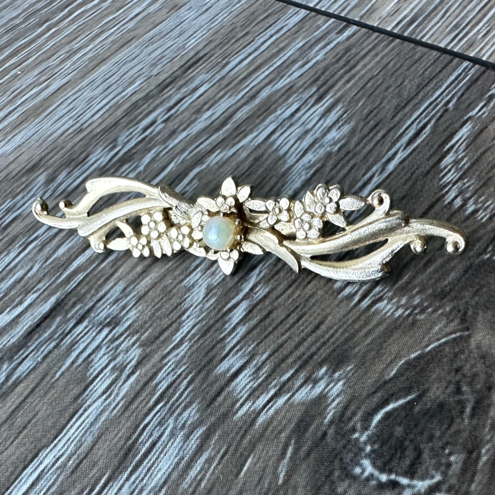 Vintage Floral Faux Pearl Goldtone Brooch